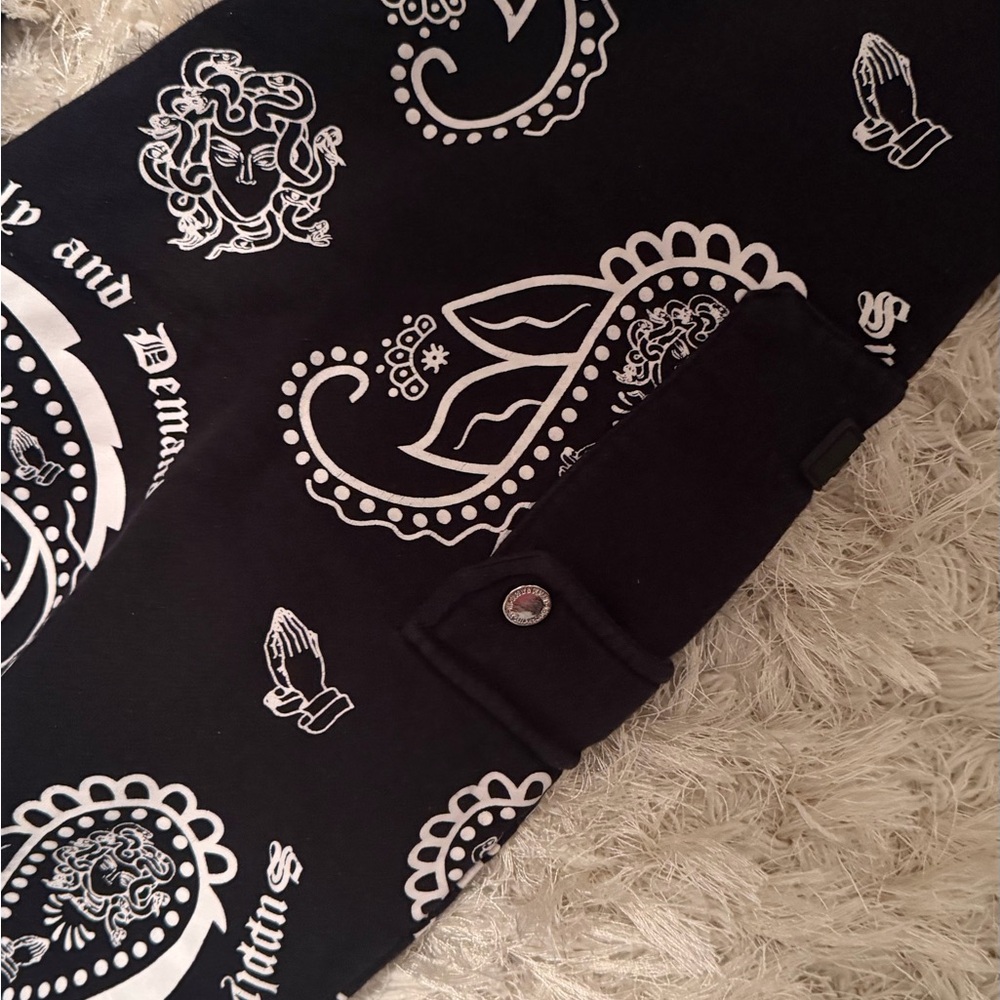 BOGO 🛍️ Black and White Paisley Print Joggers - Picture 9 of 9